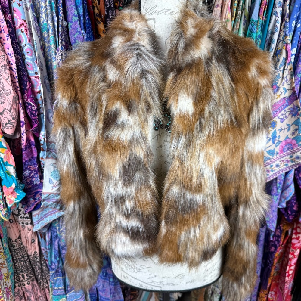 ✨ SPELL The Nomad Faux Fur Jacket ✨ NWT - Picture 4 of 10
